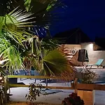 Maison Confortable A Avec Piscine Privee בית נופש Saint-Germain-du-Pert