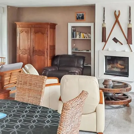 Prázdninový dům Maison Confortable A Avec Piscine Privee
