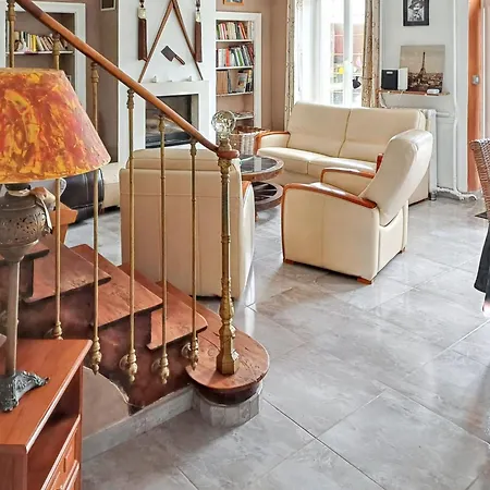 Prázdninový dům Maison Confortable A Avec Piscine Privee *