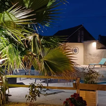 Prázdninový dům Maison Confortable A Avec Piscine Privee