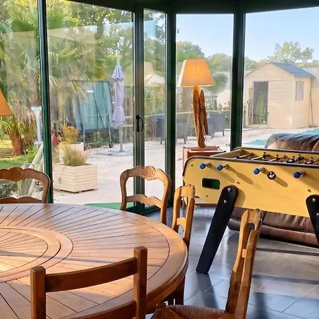 Prázdninový dům Maison Confortable A Avec Piscine Privee Saint-Germain-du-Pert