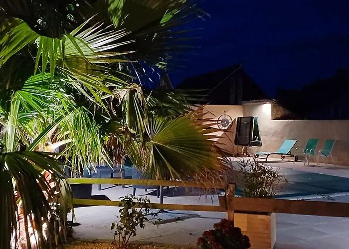 Maison Confortable A Avec Piscine Privee Semesterbostad Saint-Germain-du-Pert