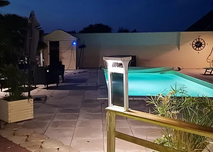 Semesterbostad Maison Confortable A Avec Piscine Privee