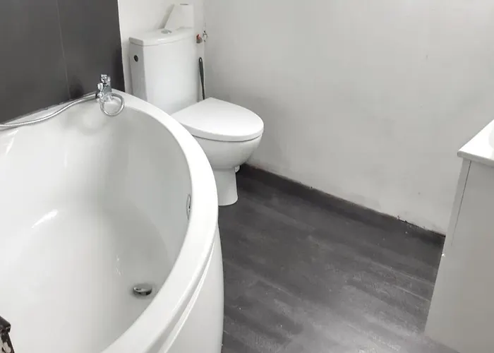 Semesterbostad Maison Confortable A Avec Piscine Privee