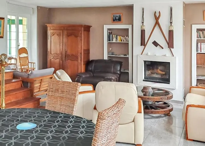 Semesterbostad Maison Confortable A Avec Piscine Privee